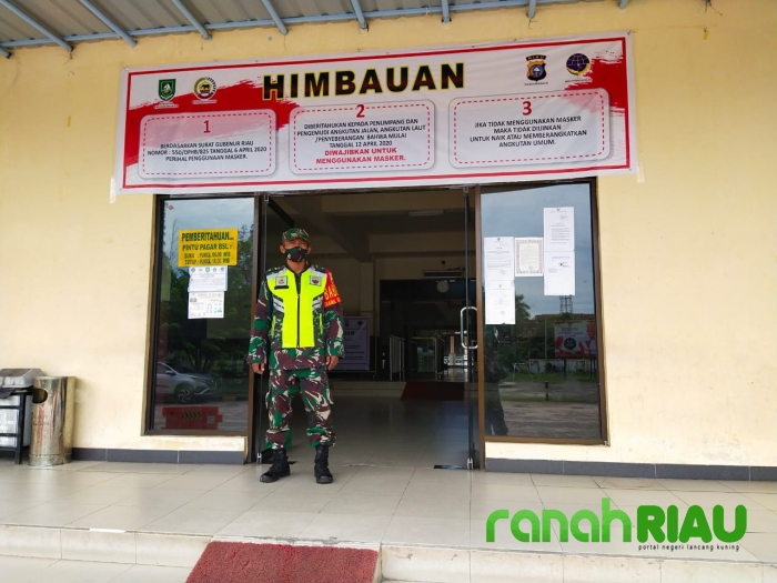 Bantu Cegah Putus Mata Rantai Penularan COVID-19, Serda Jeri Intens Mengecek Pelabuhan BSL Bengkalis