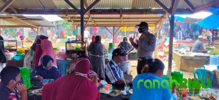 Polsek Ukui terus sosialisasikan Adaptasi Kebiasaan Baru di Pasar Tradisional