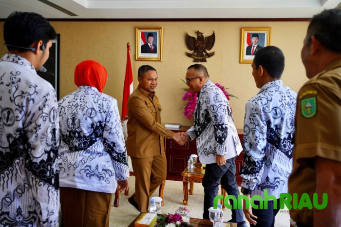 Bahas Jabatan Amanah Kepala Sekolah di Audiensi PGRI, Gubri: Jangan buat Program bersifat Proyek