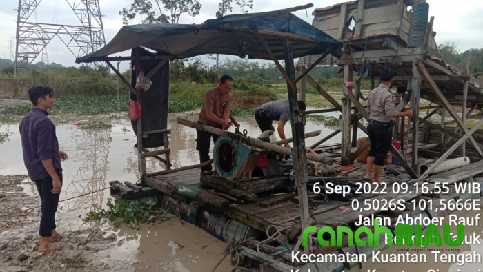 Pelaku Kabur, Polisi Berhasil Musnahkan Tiga Unit Rakit PETI di Desa Beringin Taluk