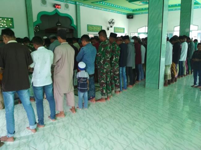Babinsa Desa Kapiroe Ajak Masyarakat Manunggal Subuh