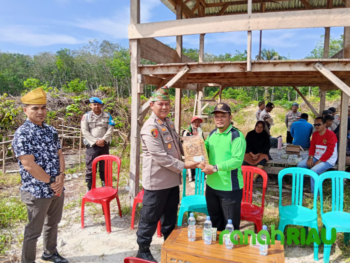 Demi Terwujudnya Swasembada Pangan 2026, Kapolsek Kampar Pimpin Penanaman Jagung Kuartal II