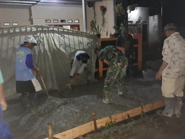 Satgas TMMD & Warga Ngecor Bareng Jalan H. Omit