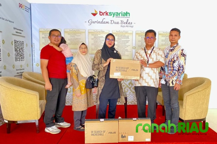 BRK Syariah Salurkan Bantuan Laptop, Dukung Pembelajaran Digital di SLB Pelita Nusa Pekanbaru