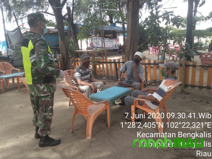 Babinsa Koramil 01 Bengkalis Terus Berikan Aturan Disiplin Kepada Warga