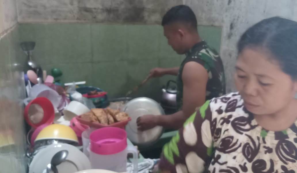 Di TMMD, Tentara Juga Bantu Memasak