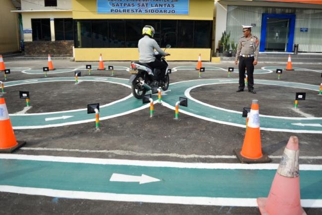 PKS Programkan SIM Seumur Hidup dan Bebas Pajak Motor