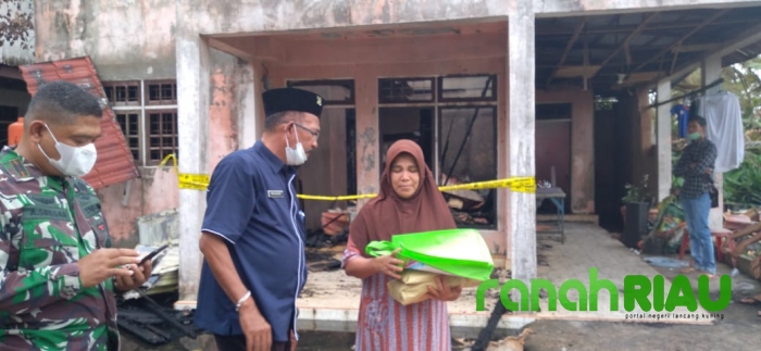 Pembina YVB Kunjungi Korban Kebakaran di Tembilahan