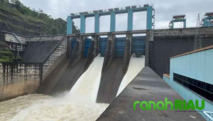 Dua Pintu Spillway PLTA Koto Panjang dibuka Setinggi 50 Cm