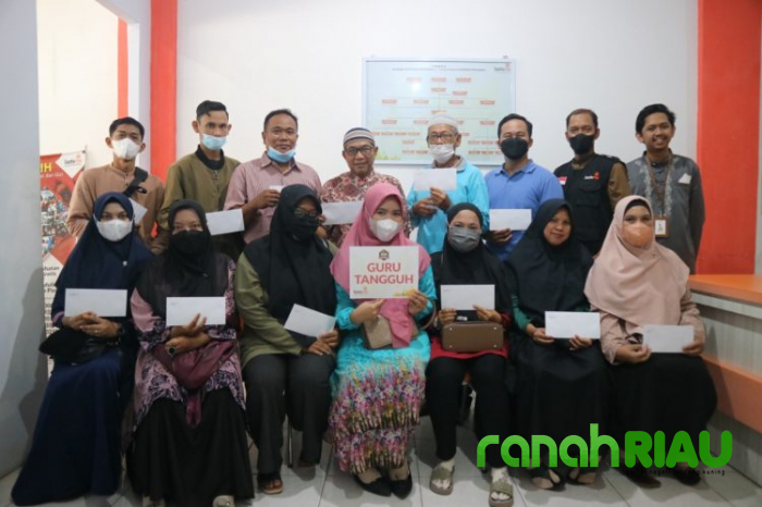 Melalui Program Guru Tangguh, Lazismu Pekanbaru salurkan bantuan untuk Tenaga Pendidik