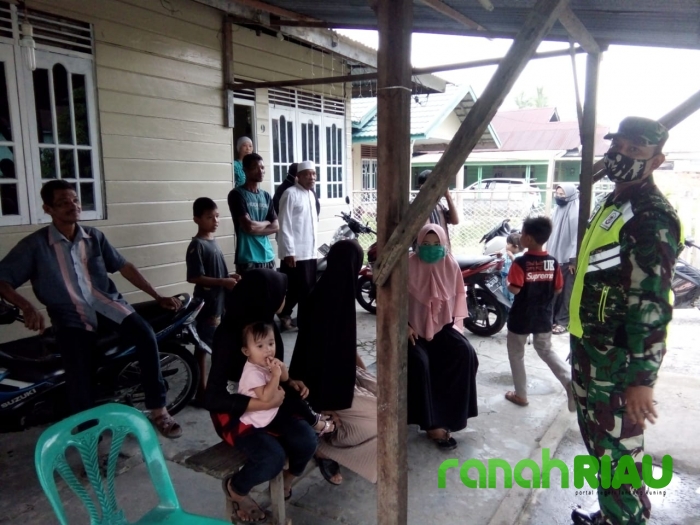 Babinsa Laksanakan Komsos di Desa Pangkalan Batang Barat