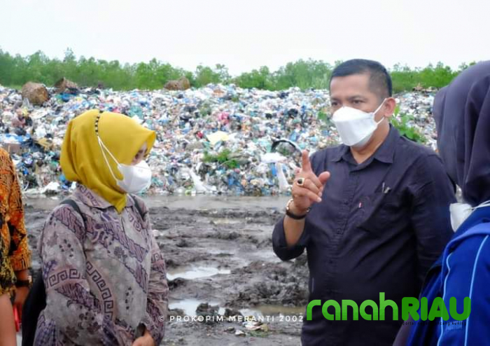 Dinas Lingkungan Hidup Sukses Uji Coba Paving Blok dari Limbah Plastik