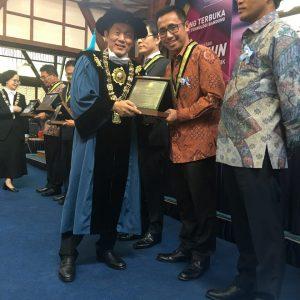 ITB Beri penghargaan Ganesa Wirya Jasa Adiutama Untuk PT.Chevron 