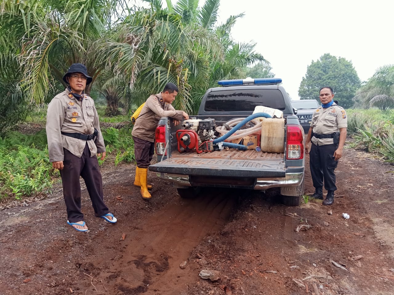 Polsek Mandau Dibantu Koramil Duri Berhasil Padamkan Api