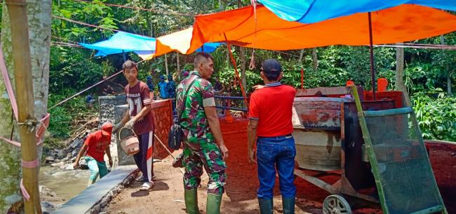 Kasiter Korem 083/Baladhika Jaya Pastikan Pengerjaan TMMD di Jember Sesuai Protap