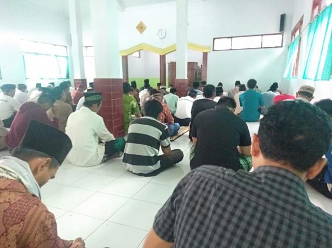 Solat Jumat, TNI Dengarkan Khotbah Seksama