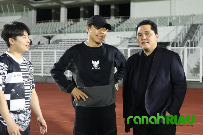 Jeje ke Bung Towel: Masih Belum Puaskah? Begini Ejekan Pundit Sepak Bola Indo Itu yang Berani Sentuh