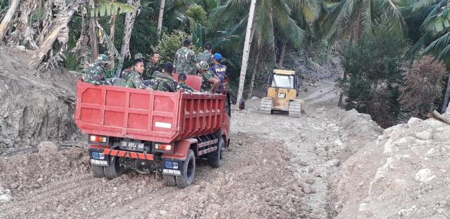  14 Truk Ikut Membantu Kegiatan TMMD ke 104