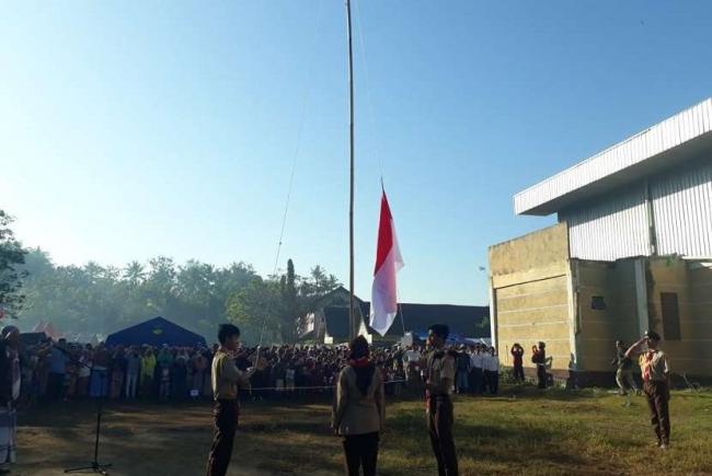 Pesan Heroik Pengungsi Gempa saat Upacara Bendera