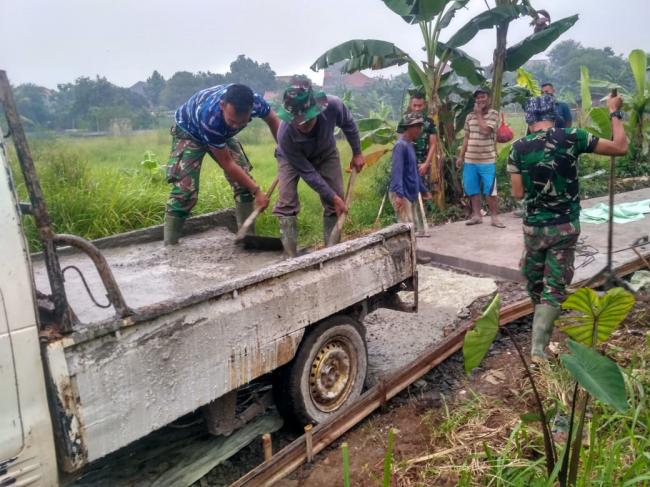 Rampungkan Jalan Gotong Royong, Satgas TMMD Garap Jalan Maun
