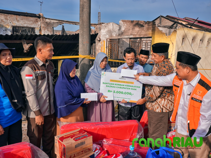Alfedri Serahkan Bantuan Korban Kebakaran Rumah di Komplek KPR 1 Kota Perawang