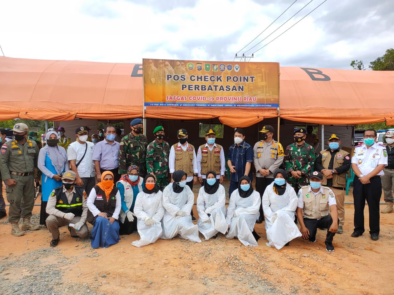 Tinjau Posko Chek Point Riau - Sumbar, Kapolda Riau : Tetap Semangat
