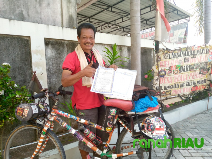 Gunakan Sepeda Selama 3 Tahun 3 Bulan, Bapak Jhoni Roto Tuntaskan Jelajahi 34 Provinsi di Indonesia