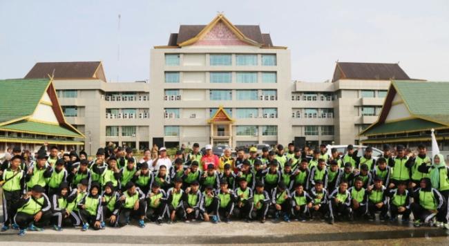 Pj Bupati Inhil Lepas Kontingen POPDA Ke-XIV Provinsi Riau Tahun 2018