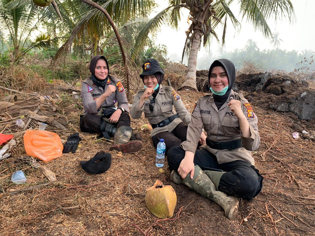 Tiga Srikandi, Seminggu berjibaku padamkan Api