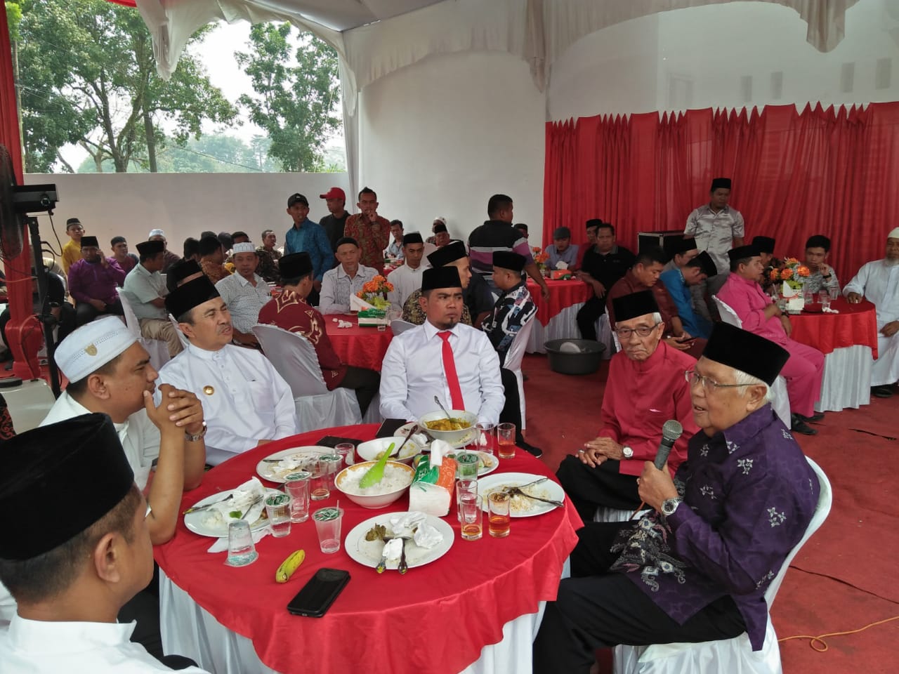 UCAPKAN SELAMAT, GUBRI DATANGI KEDIAMAN KETUA PDI PERJUANGAN RIAU