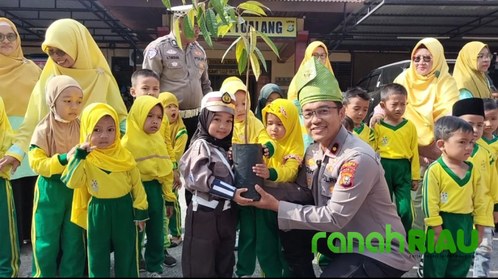 Polsek Tualang Gelar Polsanak dan Green Policing Bersama Siswa PAUD di Perawang