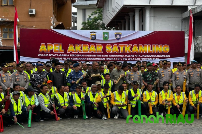 Sebanyak 300 Anggota Satuan Kemanan Lingkungan binaan Polresta Pekanbaru ikuti Apel Akbar 2025