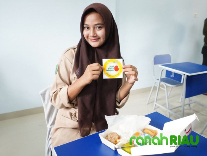 Siswa MAN 4 Kampar Sumringah dapat Makan Siang Bergizi Gratis