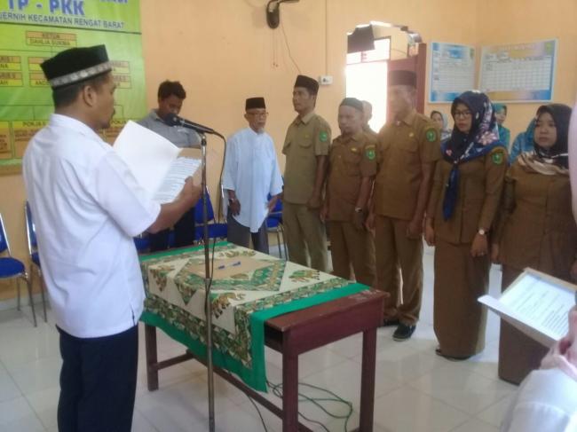 Azwar Zr Lantik Dan Sumpah 7 Perangkat Desa Air Jernih
