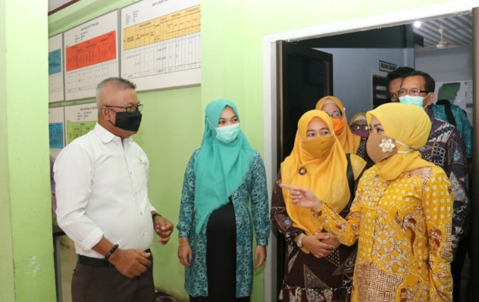 PJ. Ketua dan Wakil TP-PKK Bengkalis, Kunjungi Posyandu Serta Apresiasi Ke Dasa Wisma