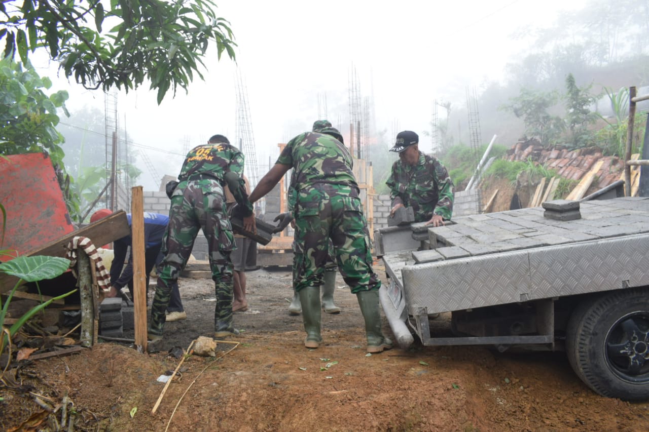 Batako Material Bari Datang, Satgas Bergegas