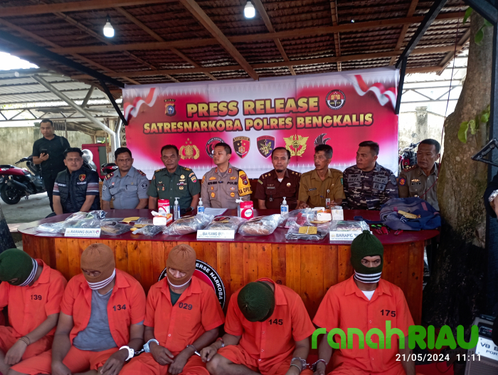 Edarkan 3 Kg Daun Ganja, Tenaga Honorer dan Mahasiswa di Ringkus Satnarkoba Polres Bengkalis