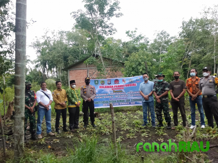 Syahrudin Dapat Bantuan Bedah Rumah dari Relawan Peduli Sosial Bengkalis