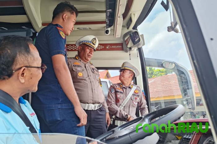 Pastikan Keselamatan Penumpang, Polisi Pekanbaru Periksa kondisi Bus dan Kesehatan Sopir