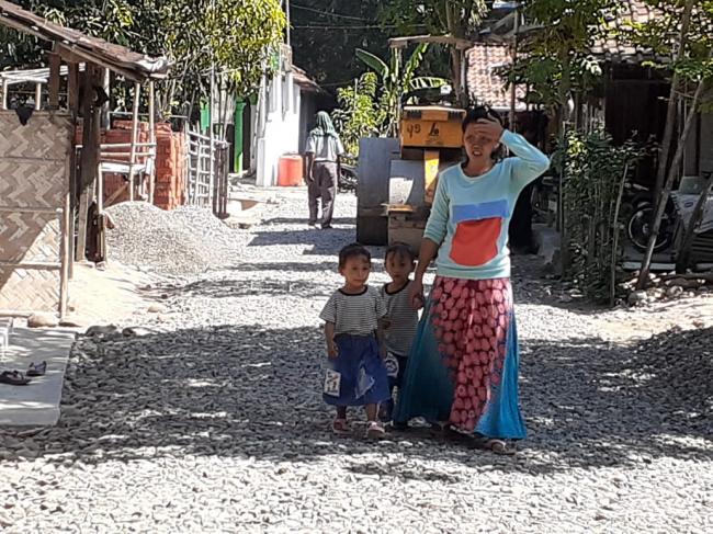  Kalau Hujan Jalanku Berlumpur