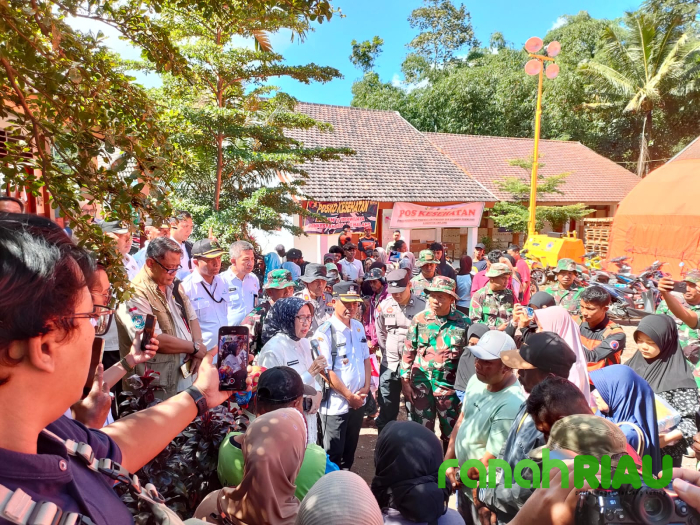 Bupati Lumajang sampaikan Pesan Menyentuh untuk Pengungsi Semeru