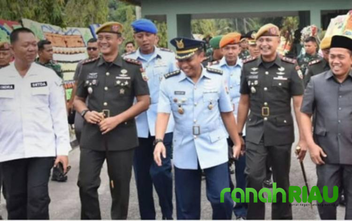 Ketua DPRD Kota Pekanbaru Hadiri Sertijab Danyon Arhanud 13/PBY