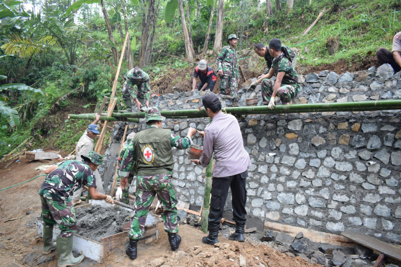 Demi Jiwa Korsa, Tim Poskes Turun Bantu Kerjakan TPJ