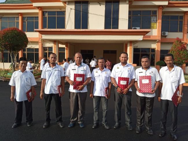 Kadis PUPR Rohil Serahkan Satya Lencana X Tahun Kepada 20 ASN, Berikut Namanya