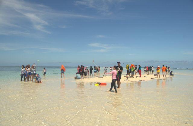 Pasir Timbul,  Destinasi Wisata Alternatif di Bunaken