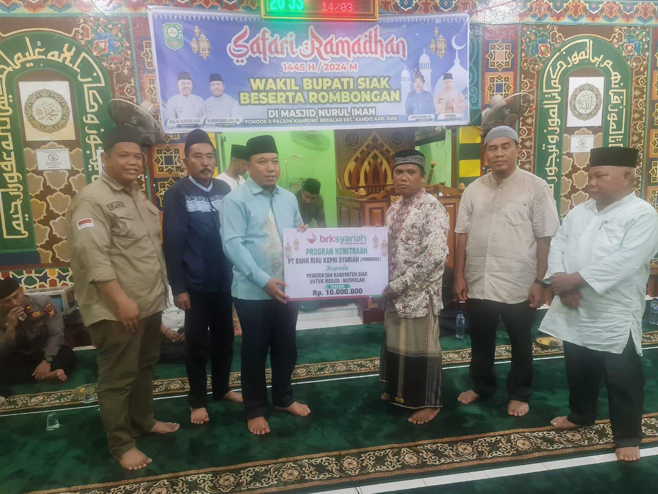 Masjid Nurul Imam Kandis terima CSR, Wabup ajak menabung di BRK Syariah 