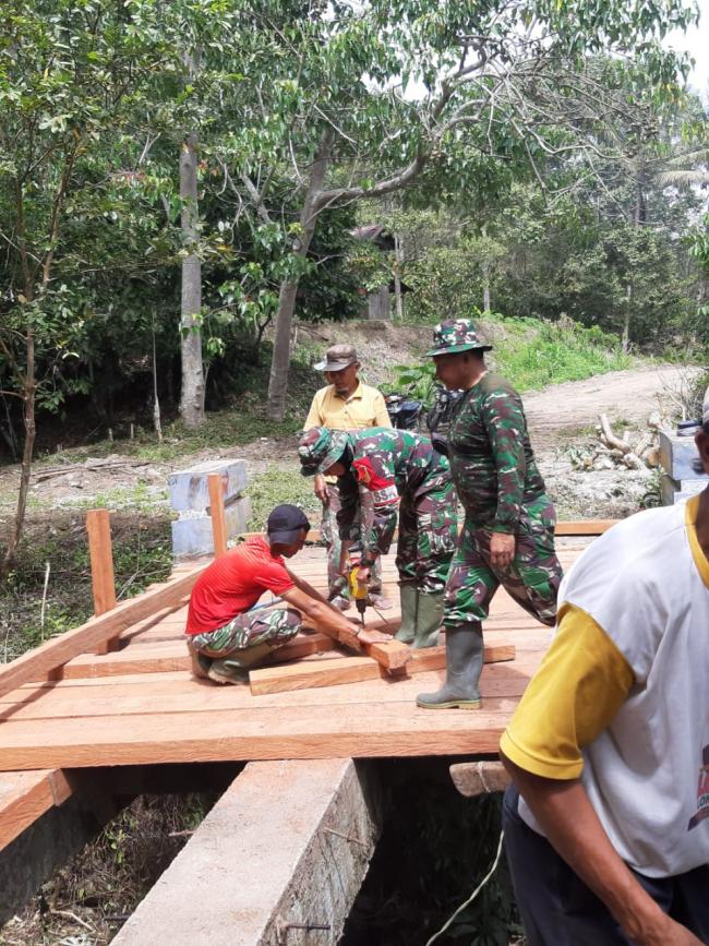 Pemasangan Tiang Jembatan 02 Terus Dilanjut Dengan Semangat.