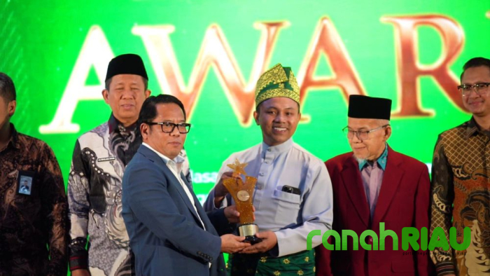 Abdul Wahid Terima langsung BWI Award 2025 Kategori Provinsi dengan Indeks Wakaf Tertinggi