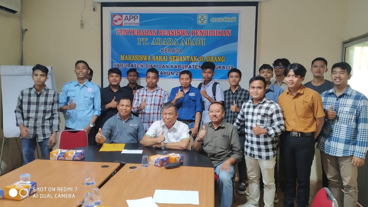 PT Arara Abadi Kembali Salurkan Beasiswa kepada Mahasisa Sakai