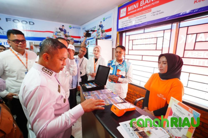 Tinjau Koperasi Merah Putih di Pulau Gadang Kampar, Gubri : Jujur, terbuka dan Tanggungjawab